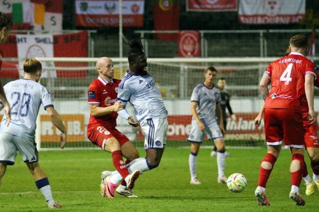 DUBLIN - (l-r) Kerr McInroy of Shelbourne, Toluwalase Arokodare of Ajax during the UEFA Conference League 3rd Qualifying Round match between Shelbourne FC and AFC Ajax at Tolka Park stadium August 12, 2026 in Dublin, Ireland. JACK MULLINS ANP xVIxANPxSportx xxANPxIVx 565412635 originalFilename: 565412635.jpg
