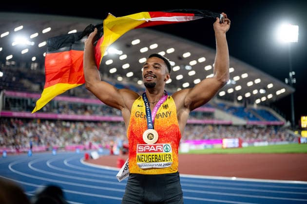 13.08.2026, GBR, Leichtathletik, Europameisterschaft 2026, Abendsession Tag 4, Birmingham Leo Neugebauer ( Deutschland ) jubelt über Sieg und Gold Medaille, Zehnkampf Herren Birmingham Alexander Stadium England Großbritannien *** August 13, 2026, GBR, Track and Field, 2026 European Championships, Evening Session, Day 4, Birmingham: Leo Neugebauer of Germany celebrates his victory and gold medal in the men s decathlon at Alexander Stadium in Birmingham, England, United Kingdom Copyright: xNordphoto Memmlerx