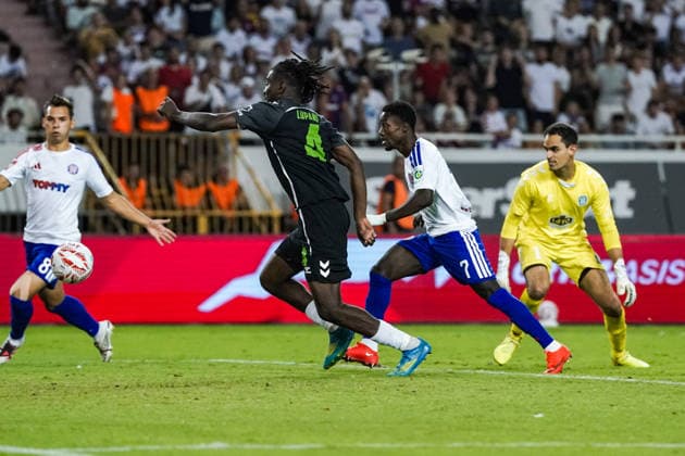 Fussball: Kroatien: UEFA Conference League Qualifikation 2026 2027 - 3. Runde, 13.08.2026 - HNK Hajduk Split (Kroatien) vs. FK Zalgiris Vilnius (Litauen) - Stadion Poljud (Split, Kroatien); Abdoulie Sanyang (Hajduk Split) trifft gegen Carlos Olses (FK Zalgiris) das Tor zum 3-0 *** Soccer Croatia UEFA Conference League Qualifiers 2026–2027, Round 3, August 13, 2026, HNK Hajduk Split (Croatia) vs. FK Zalgiris Vilnius (Lithuania), Poljud Stadium, Split, Croatia; Abdoulie Sanyang of Hajduk Split scores the 3-0 goal against Carlos Olses of FK Zalgiris Copyright: xLUKAxKOLANOVICx