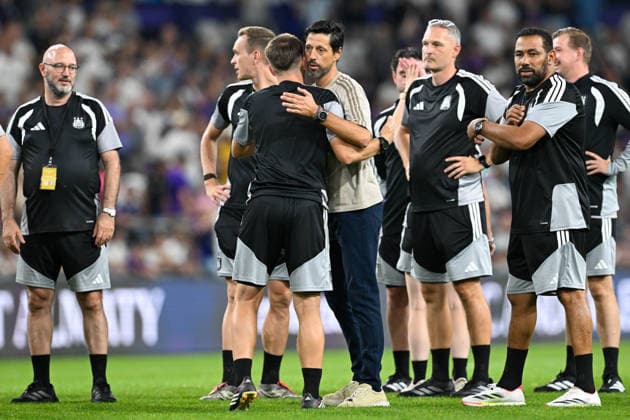 260813 RSC Anderlecht vs PAOK Head Coach Vitor Bruno of Anderlecht celebrates pictured during the third qualifying round - 2nd leg in the 2026-2027 Uefa Europa League season between RSC Anderlecht and PAOK FC Saloniki from Greece on August 13 , 2026 in Anderlecht, Belgium. (Photo by David Catry Isosport) Anderlecht Belgium  Copyright: xDavidxCatryx 20260813DC2_5451
