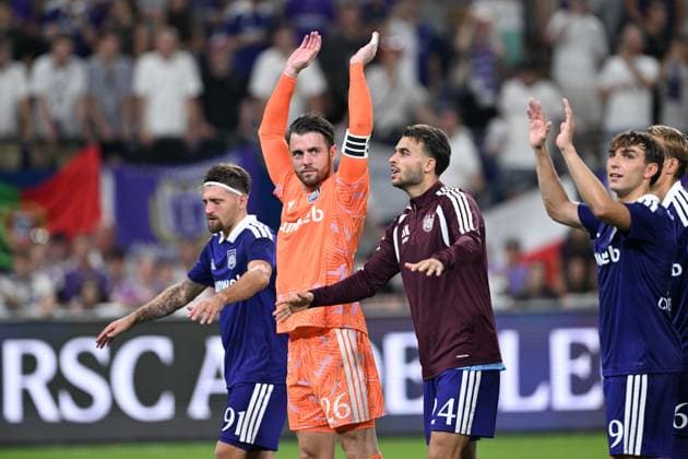 260813 RSC Anderlecht vs PAOK goalkeeper Colin Coosemans (26) of Anderlecht celebrates after winning pictured during the third qualifying round - 2nd leg in the 2026-2027 Uefa Europa League season between RSC Anderlecht and PAOK FC Saloniki from Greece on August 13 , 2026 in Anderlecht, Belgium. (Photo by David Catry Isosport) Anderlecht Belgium  Copyright: xDavidxCatryx 20260813DC2_5587