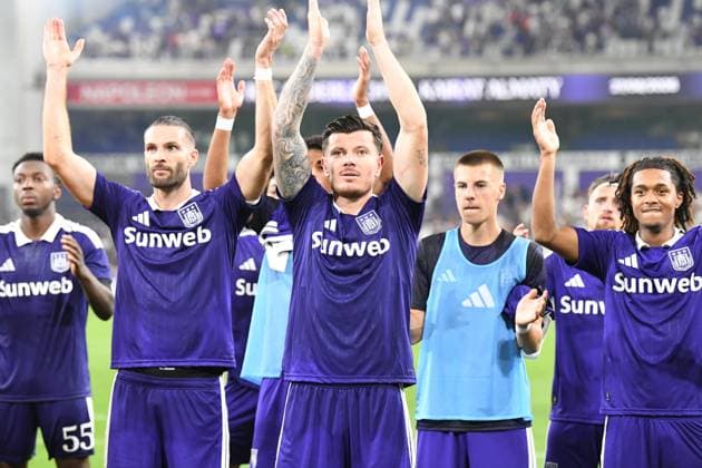 Anderlecht s players celebrate after winning a game between Belgian RSC Anderlecht and Greek club PAOK , in Anderlecht, Brussels, Belgium, on Thursday 13 August 2026, a return leg game in the third qualifying round of the UEFA Europa League competition. RSCA won 0-1 the first leg. JILLxDELSAUX  x183322823x