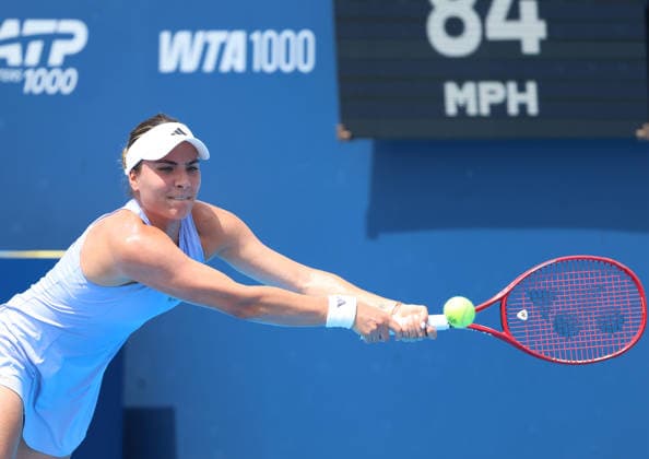 August 13, 2026, Mason, Ohio, USA: ELENA GABRIELA RUSE of Romania during the match against M. Linette of Poland in the first round of tennis tournament WTA, Tennis Damen 1000 Cincinnati Open in Mason, USA. Ruse won 6:0, 6:3. Mason USA - ZUMAc278 20260813_zsp_c278_014 Copyright: xMarcinxCholewinskix