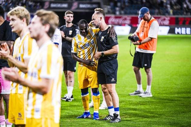 IFK Goteborg s Saidou Alioum and IFK Goteborg s head coach Stefan Billborn look dejected after losing a game between Belgian KAA Gent and Swedish IFK Goteborg , in Gent, Belgium, on Thursday 13 August 2026, a return leg game in the third qualifying round of the UEFA Conference League competition. Gent won 0-1 the first leg. TOM GOYVAERTS TomxGoyvaerts  x183322693x