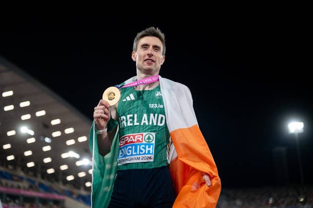 13.08.2026, GBR, Leichtathletik, Europameisterschaft 2026, Abendsession Tag 4, Birmingham Mark English ( Irland ) jubelt über Sieg und Gold Medaille, 800 Meter Herren, Finale Birmingham Alexander Stadium England Großbritannien *** August 13, 2026, GBR, Track and Field, 2026 European Championships, Evening Session, Day 4, Birmingham; Mark English of Ireland celebrates his victory and gold medal, Men s 800 Meters, Final, Alexander Stadium, Birmingham, England, Great Britain Copyright: xNordphoto Memmlerx