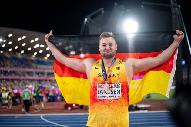 13.08.2026, GBR, Leichtathletik, Europameisterschaft 2026, Abendsession Tag 4, Birmingham Henrik Janssen ( Deutschland ) jubelt über Platz 3 und Bronze Medaille, Diskuswurf Herren, Finale Birmingham Alexander Stadium England Großbritannien *** August 13, 2026, GBR, Track and Field, 2026 European Championships, Evening Session, Day 4, Birmingham Henrik Janssen of Germany celebrates his 3rd-place finish and bronze medal in the men s discus throw final at Alexander Stadium in Birmingham, England, United Kingdom Copyright: xNordphoto Memmlerx