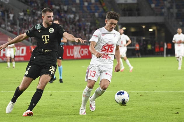 IPA87455932 - Toon Raemaekers (Fer) and Maksym Khlan (Gor) during the UEFA Europa League match between Gornik Zabrze and Ferencvaros at the Arena Zabrze in Zabrze, Poland, on August 13, 2026  Copyright: xMichalxDubiel IPAxSportx xx 87455932