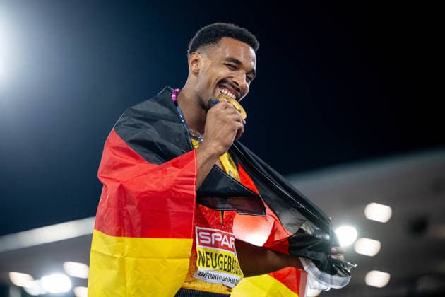 13.08.2026, GBR, Leichtathletik, Europameisterschaft 2026, Abendsession Tag 4, Birmingham Leo Neugebauer ( Deutschland ) jubelt über Sieg und Gold Medaille, Zehnkampf Herren Birmingham Alexander Stadium England Großbritannien *** August 13, 2026, GBR, Track and Field, 2026 European Championships, Evening Session, Day 4, Birmingham: Leo Neugebauer of Germany celebrates his victory and gold medal in the men s decathlon at Alexander Stadium in Birmingham, England, United Kingdom Copyright: xNordphoto Memmlerx