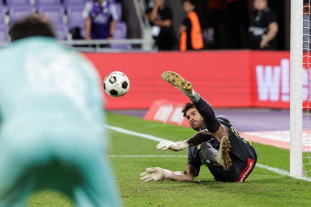 SOCCER - UEFA ECL, A.Wien vs Beita VIENNA,AUSTRIA,13.AUG.26 - SOCCER - UEFA Conference League, qualification, FK Austria Wien vs Beitar Jerusalem. Image shows Samuel Sahin-Radlinger (A.Wien). Keywords: penalty.  GEPAxpictures xArminxRauthner