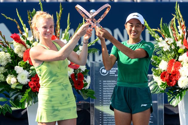 August 13, 2026, Toronto, Ontario, Canada: KATERINA SINIAKOVA of the Czech Republic (left) and SHUAI ZHANG of China hold the trophy after winning the doubles title at the National Bank Open, part of the Hologic WTA, Tennis Damen Tour at Sobeys Stadium. Toronto Canada - ZUMAr228 20260813_znp_r228_014 Copyright: xVasiliyxRyabykhx