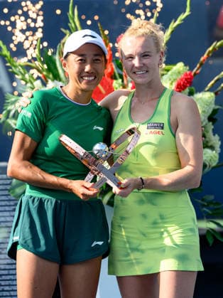 August 13, 2026, Toronto, Ontario, Canada: SHUAI ZHANG of China (left) and KATERINA SINIAKOVA of the Czech Republic hold the trophy after winning the doubles title at the National Bank Open, part of the Hologic WTA, Tennis Damen Tour at Sobeys Stadium. Tennis 2026: WTA 1000 National Bank Open Presented By Rogers.  - ZUMAr228 20260813_znp_r228_015 Copyright: xVasiliyxRyabykhx