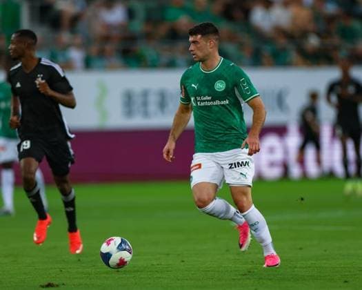 Jozo Stanic (4, FC St. Gallen 1879) bei einer Offensivaktion Photo: Urs Ottiger  Copyright: xUrsxOttigerx Sportspressphoto_SPR205715