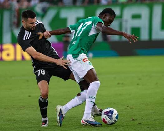 Arli Përgjoni (76, FC Sheriff Tiraspol, li.) im Zweikampf mit Enoch Owusu (47, FC St. Gallen 1879) Photo: Urs Ottiger  Copyright: xUrsxOttigerx Sportspressphoto_SPR205717
