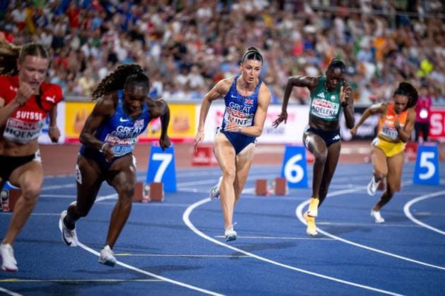 13.08.2026, GBR, Leichtathletik, Europameisterschaft 2026, Abendsession Tag 4, Birmingham Amy Hunt ( Großbritannien ) am Start, daneben Dina Asher-Smith ( Großbritannien ), 200 Meter Damen, Finale, 200 Meter Damen, Finale, Birmingham Alexander Stadium England Großbritannien *** August 13, 2026, GBR, Track and Field, 2026 European Championships, Evening Session, Day 4, Birmingham: Amy Hunt (Great Britain) competes, alongside Dina Asher-Smith (Great Britain), Women s 200-meter Final, Women s 200-meter Final, Birmingham Alexander Stadium, England, Great Britain Copyright: xNordphoto Memmlerx