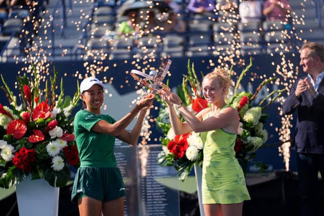 National Bank Open 2026 - Women s Doubles Final TORONTO, CANADA - AUGUST 13 : Katerina Siniakova of Czech Republic (R) and Zhang Shuai of China (L) kiss the trophy after winning the women’s doubles final match against Sara Errani of Italy and Nicole Melichar-Martinez of the United States during day 13 of WTA, Tennis Damen 1000 National Bank Open in Toronto, Ontario, Canada on August 13, 2026. Mert Alper Dervis Anadolu Ontario Canada. Editorial use only. Please get in touch for any other usage.  Copyright: x2026xAnadoluxMertxAlperxDervisx