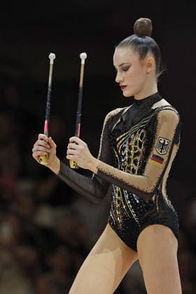 Deutsche Rhythmische Sportgymnastin und Titelverteidigerin Darja Varfolomeev (GER) bei Ihrem Heimspiel in der Mehrkampfqualifikation bei der Keulenübung , Weltmeisterschaften der Rhythmischen Sportgymnastik Frankfurt, 42nd Rhythmic gymnastics, Rhythmische Sportgymnastik, RSG World Championships, Frankfurt am Main (GER), 12. - 16. AUGUST 2026, Individual Qualifications, Turnen, Rhythmische Sportgymnastik, 13.08.2026, Frankfurt Festhalle Deutschland *** German rhythmic gymnast and defending champion Darja Varfolomeev (GER) competing on home turf in the all-around qualifying round for the clubs event at the Rhythmic Gymnastics World Championships in Frankfurt, the 42nd Rhythmic Gymnastics World Championships, Frankfurt am Main, Germany, August 12–16, 2026, Individual Qualifications, Gymnastics, Rhythmic Gymnastics, August 13, 2026, Frankfurt Festhalle, Germany