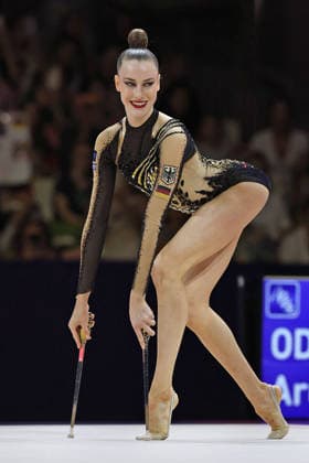 Deutsche Rhythmische Sportgymnastin und Titelverteidigerin Darja Varfolomeev (GER) bei Ihrem Heimspiel in der Mehrkampfqualifikation bei der Keulenübung , Weltmeisterschaften der Rhythmischen Sportgymnastik Frankfurt, 42nd Rhythmic gymnastics, Rhythmische Sportgymnastik, RSG World Championships, Frankfurt am Main (GER), 12. - 16. AUGUST 2026, Individual Qualifications, Turnen, Rhythmische Sportgymnastik, 13.08.2026, Frankfurt Festhalle Deutschland *** German rhythmic gymnast and defending champion Darja Varfolomeev (GER) competing on home turf in the all-around qualifying round for the clubs event at the Rhythmic Gymnastics World Championships in Frankfurt, the 42nd Rhythmic Gymnastics World Championships, Frankfurt am Main, Germany, August 12–16, 2026, Individual Qualifications, Gymnastics, Rhythmic Gymnastics, August 13, 2026, Frankfurt Festhalle, Germany