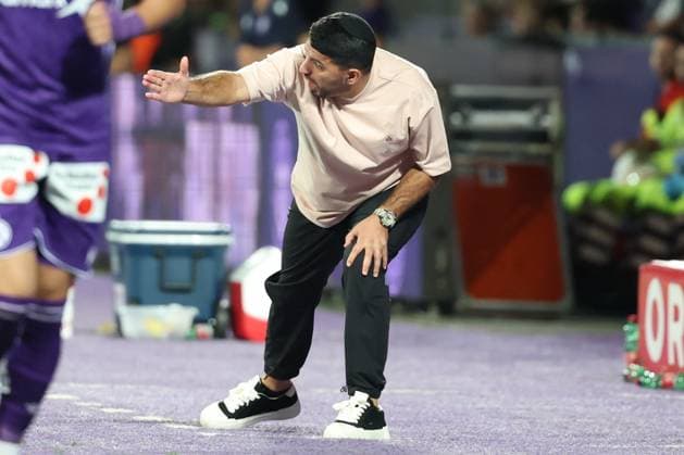 13.August.2026 - SOCCER - 2026 27 UEFA Conference League, Third Qualifying Round, 2nd Leg, FK Austria Wien vs Beitar Jerusalem Head Coach Almog Choen (Beitar Jerusalem) is in action Vienna Franz-Horr-Stadion (Generali-Arena) Vienna Austria Copyright: xYigitxOermex xPsxImagesxYigitxOermex xPsxImagesx