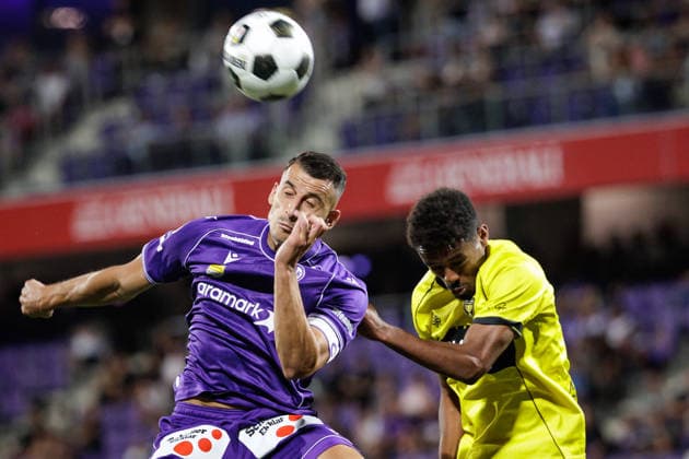 SOCCER - UEFA ECL, A.Wien vs Beita VIENNA,AUSTRIA,13.AUG.26 - SOCCER - UEFA Conference League, qualification, FK Austria Wien vs Beitar Jerusalem. Image shows Manfred Fischer (A.Wien) and Dagatz Worko (Beitar).  GEPAxpictures xArminxRauthner
