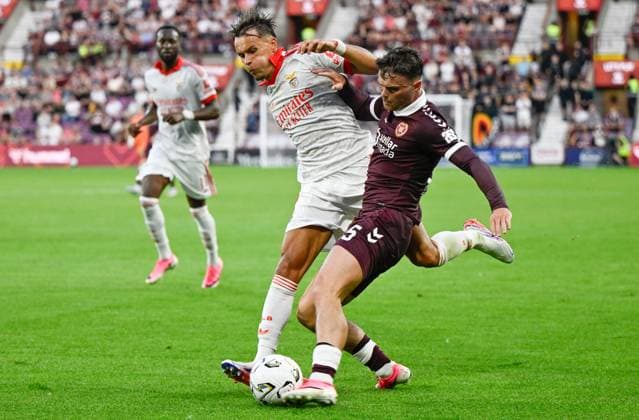 Amar Dedic of Benfica and Josh McPake of Hearts Heart of Midlothian v Benfica, UEFA Europa League, 3rd Qualifying Round, Second Leg, Football, Tynecastle Park, Edinburgh, Scotland, UK - 13 Aug 2026Edinburgh Tynecastle Park United Kingdom  Copyright: xNeilxHanna Shutterstockx 17069356do