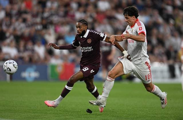 Sabri Guendouz of Hearts and Manu Silva of Benfica Heart of Midlothian v Benfica, UEFA Europa League, 3rd Qualifying Round, Second Leg, Football, Tynecastle Park, Edinburgh, Scotland, UK - 13 Aug 2026Edinburgh Tynecastle Park United Kingdom  Copyright: xNeilxHanna Shutterstockx 17069356dl