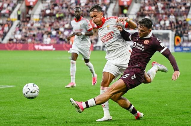 Amar Dedic of Benfica and Josh McPake of Hearts Heart of Midlothian v Benfica, UEFA Europa League, 3rd Qualifying Round, Second Leg, Football, Tynecastle Park, Edinburgh, Scotland, UK - 13 Aug 2026Edinburgh Tynecastle Park United Kingdom  Copyright: xNeilxHanna Shutterstockx 17069356dn