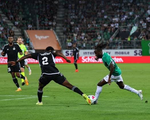 Mamoutou Ouedraogo (2, FC Sheriff Tiraspol, li) im Zweikampf mit Aliou Balde (14, FC St. Gallen 1879) Photo: Urs Ottiger  Copyright: xUrsxOttigerx Sportspressphoto_SPR205755