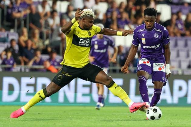 13.August.2026 - SOCCER - 2026 27 UEFA Conference League, Third Qualifying Round, 2nd Leg, FK Austria Wien vs Beitar Jerusalem Brayan Carabali (Beitar Jerusalem) and Kelvin Boateng (Austria Wien) in one-on-one Vienna Franz-Horr-Stadion (Generali-Arena) Vienna Austria Copyright: xYigitxOermex xPsxImagesxYigitxOermex xPsxImagesx