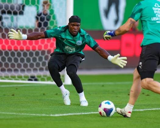 Lawrence Ati-Zigi (1, FC St. Gallen 1879) beim Aufwärmen Photo: Urs Ottiger  Copyright: xUrsxOttigerx Sportspressphoto_SPR205767