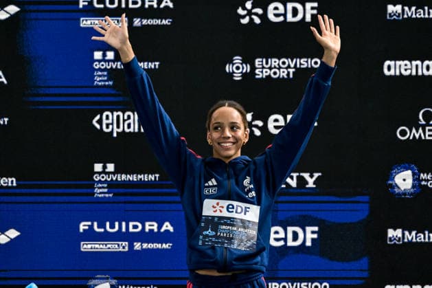 Mary-Ambre Moluh of France celebrates after winning the silver medal in the swimming 50m Backstroke Women Final during the European Aquatics Championships at the Olympic Aquatic Center in Paris (France), August 13, 2026. Giorgio Scala DBM - Deepbluemedia Insidefoto