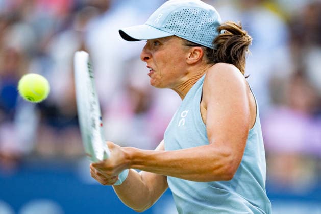 TORONTO, ON - AUGUST 13: Iga Swiatek of Poland returns a shot during the Final match of the WTA, Tennis Damen National Bank Open tournament on August 13, 2026 at Sobeys Stadium in Toronto, ON, Canada (Photo by Julian Avram Icon Sportswire) TENNIS: AUG 13 National Bank Open EDITORIAL USE ONLY Icon2608130163