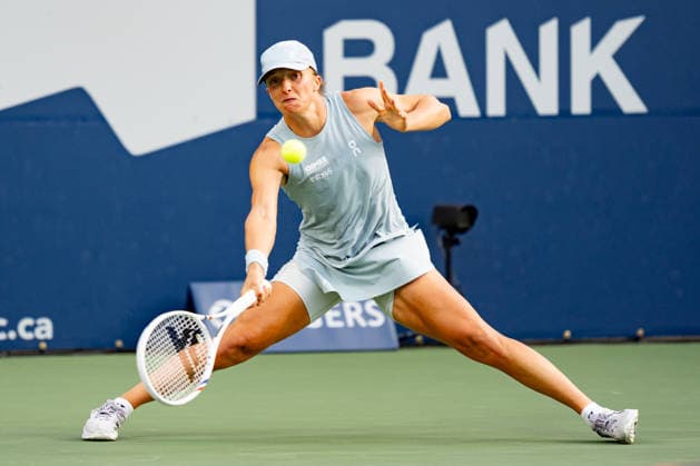 TORONTO, ON - AUGUST 13: Iga Swiatek of Poland returns a shot during the Final match of the WTA, Tennis Damen National Bank Open tournament on August 13, 2026 at Sobeys Stadium in Toronto, ON, Canada (Photo by Julian Avram Icon Sportswire) TENNIS: AUG 13 National Bank Open EDITORIAL USE ONLY Icon2608130185