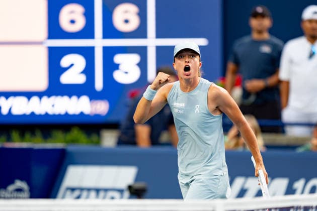 TORONTO, ON - AUGUST 13: Iga Swiatek of Poland celebrates after winning the WTA, Tennis Damen National Bank Open tournament on August 13, 2026 at Sobeys Stadium in Toronto, ON, Canada (Photo by Julian Avram Icon Sportswire) TENNIS: AUG 13 National Bank Open EDITORIAL USE ONLY Icon2608130254