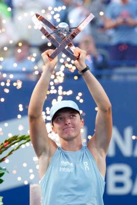 August 13, 2026, Toronto, On, CAN: Poland s Iga Swiatek celebrates her 6-2, 6-3 win over Kazakhstan s Elena Rybakina to clinch the National Bank Open final, in Toronto, Thursday, Aug. 13, 2026. Canada News - August 13, 2026  - ZUMAc35_ 20260813_zaf_c35_101 Copyright: xChrisxYoungx
