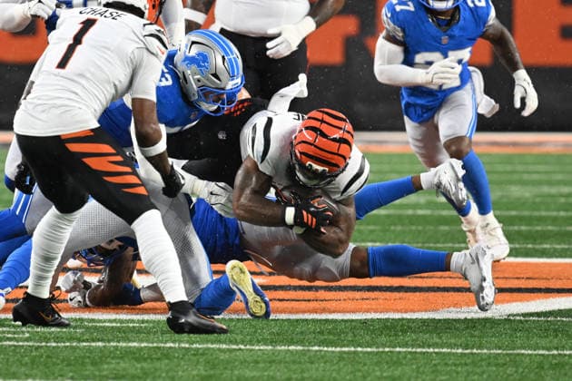 August 13, 2026: Cincinnati Bengals running back Samaje Perine (34) dives through the Detroit Lions in their game in Cincinnati, Ohio. Cal Media NFL, American Football Herren, USA 2026: Detroit Lions Vs Cincinnati Bengals AUG 13  - ZUMAc04_ 20260813_zma_c04_016 Copyright: xBrentxClarkx