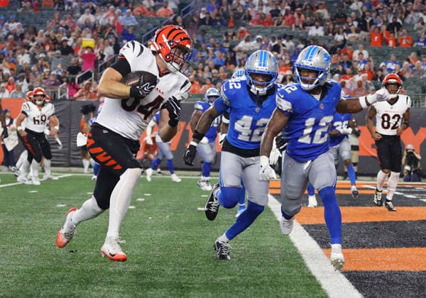 CINCINNATI, OH - AUGUST 13: Tight end Jack Endries 84 of the Cincinnati Bengals scores a touchdown in a preseason game between the Detroit Lions and the Cincinnati Bengals on August 13, 2026, at Paycor Stadium in Cincinnati, OH. (Photo by Jeff Moreland Icon Sportswire) NFL, American Football Herren, USA AUG 13 Lions at Bengals EDITORIAL USE ONLY Icon168260813001