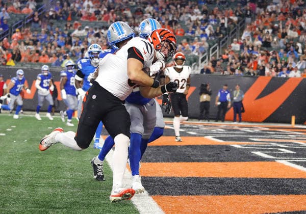 CINCINNATI, OH - AUGUST 13: Tight end Jack Endries 84 of the Cincinnati Bengals scores a touchdown in a preseason game between the Detroit Lions and the Cincinnati Bengals on August 13, 2026, at Paycor Stadium in Cincinnati, OH. (Photo by Jeff Moreland Icon Sportswire) NFL, American Football Herren, USA AUG 13 Lions at Bengals EDITORIAL USE ONLY Icon168260813002