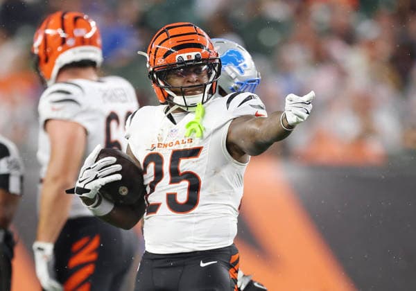 CINCINNATI, OH - AUGUST 13: Running back Tahj Brooks 25 of the Cincinnati Bengals celebrates in a preseason game between the Detroit Lions and the Cincinnati Bengals on August 13, 2026, at Paycor Stadium in Cincinnati, OH. (Photo by Jeff Moreland Icon Sportswire) NFL, American Football Herren, USA AUG 13 Lions at Bengals EDITORIAL USE ONLY Icon168260813011