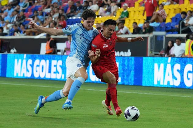 Nico Cavallo (L) of NYC battles for the ball in a Leagues Cup match between NYC FC and Necaxa at Red Bull Arena in New Jersey, United States, 13 August 2026. Leagues Cup: NYC FC - Necaxa !ACHTUNG: NUR REDAKTIONELLE NUTZUNG!  Copyright: xÁngelxColmenaresx AMDEP778 20260814-55021140419_1