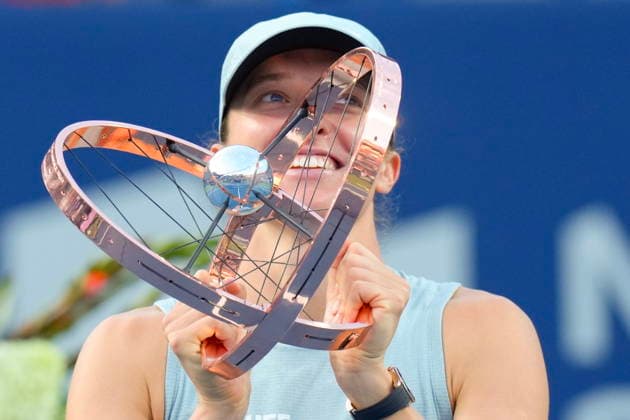 August 13, 2026, Toronto, On, CAN: Poland s Iga Swiatek celebrates her 6-2, 6-3 win over Kazakhstan s Elena Rybakina to clinch the National Bank Open final, in Toronto, Thursday, Aug. 13, 2026. Canada News - August 13, 2026  - ZUMAc35_ 20260813_zaf_c35_109 Copyright: xChrisxYoungx