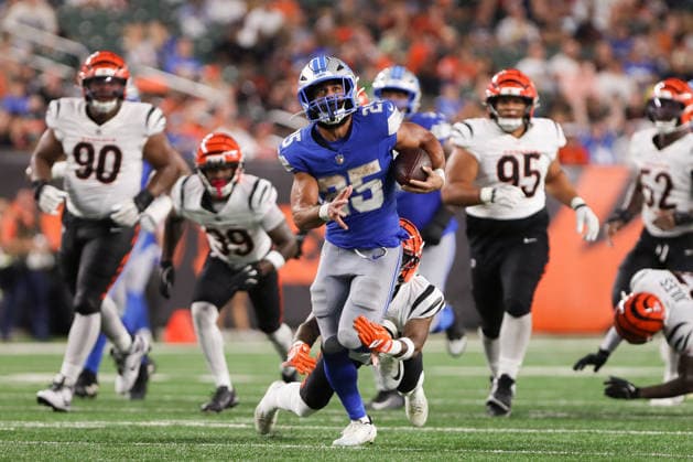 CINCINNATI, OH - AUGUST 13: Detroit Lions running back Jacob Saylors (25) carries the ball during the game between the Detroit Lions and the Cincinnati Bengals at Paycor Stadium on August 13, 2026 in Cincinnati, OH. (Photo by Ian Johnson Icon Sportswire) NFL, American Football Herren, USA AUG 13 Lions at Bengals EDITORIAL USE ONLY Icon260813016