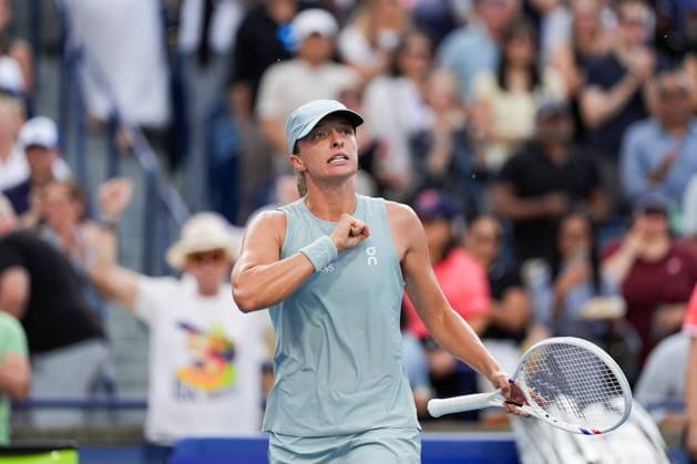 National Bank Open 2026 - Women s Singles Final TORONTO, CANADA - AUGUST 13 : Iga Swiatek of Poland celebrates after scoring championship point against Elena Rybakina of Kazakhstan in final round match during day 13 of WTA, Tennis Damen 1000 National Bank Open in Toronto, Ontario, Canada on August 13, 2026. Mert Alper Dervis Anadolu Ontario Canada. Editorial use only. Please get in touch for any other usage.  Copyright: x2026xAnadoluxMertxAlperxDervisx