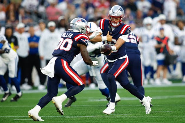 August 13, 2026; Foxborough, Massachusetts, USA; New England Patriots quarterback Tommy DeVito (16) hands the ball off to New England Patriots running back Jam Miller (30) during an NFL, American Football Herren, USA preseason game against the Indianapolis Colts at Gillette Stadium. (c) CSM - ZUMAc04_ 20260813_zma_c04_034 Copyright: xBurtxGranofskyx