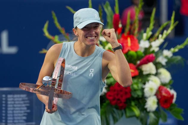 WTA, Tennis Damen Masters 1000 National Bank Open Toronto 2026 - Final Match - Day 13 Iga Swiatek of Poland posses whit the trophy during the trophy ceremony after winning her Women™s Singles final match against Elena Rybakina of Kazakhstan on day 13 of the WTA Masters 1000 National Bank Open at Sobeys Stadium on August 13, 2026 in Toronto, Canada. (Photo by Leonardo Ramirez Eyepix Group) Copyright: xLeonardoxRamirezx xEyepixxGroupx LR_13082026_10465