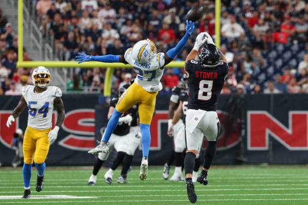 HOUSTON, TX - AUGUST 13: Safety RJ Mickens of the Los Angeles Chargers breaks up a pass attempt to tight end Cade Stover of the Houston Texans during the NFL, American Football Herren, USA preseason game between Houston Texans and Los Angeles Chargers on August 13, 2026, at Reliant Stadium in Houston, TX. (Photo by David Buono Icon Sportswire) NFL: AUG 13 Chargers at Texans EDITORIAL USE ONLY Icon260813022