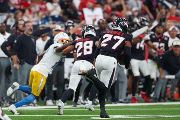 HOUSTON, TX - AUGUST 13: Safety Kamari Ramsey of the Houston Texans runs with the ball after an interception during the NFL, American Football Herren, USA preseason game between Houston Texans and Los Angeles Chargers on August 13, 2026, at Reliant Stadium in Houston, TX. (Photo by David Buono Icon Sportswire) NFL: AUG 13 Chargers at Texans EDITORIAL USE ONLY Icon260813023