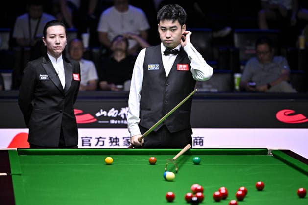 TAIYUAN, CHINA - AUGUST 13: Si Jiahui of China reacts in the second round match against Neil Robertson of Australia on day 6 of the 2026 World Snooker Tour China Open at Taiyuan Binhe Sports Center on August 13, 2026 in Taiyuan, Shanxi Province of China.  Copyright: xChinaxNewsxServicex 111659761318