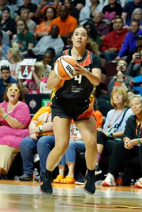 UNCASVILLE, CT - AUGUST 13: Charlisse Leger-Walker 4 of the Connecticut Sun shoots a three point shot during the WNBA, Basketball Damen, USA game between Atlanta Dream and Connecticut Sun on August 13, 2026, at Mohegan Sun Arena in Uncasville, CT. (Photo by M. Anthony Nesmith Icon Sportswire) WNBA: AUG 13 Atlanta Dream at Connecticut Sun EDITORIAL USE ONLY Icon26081302