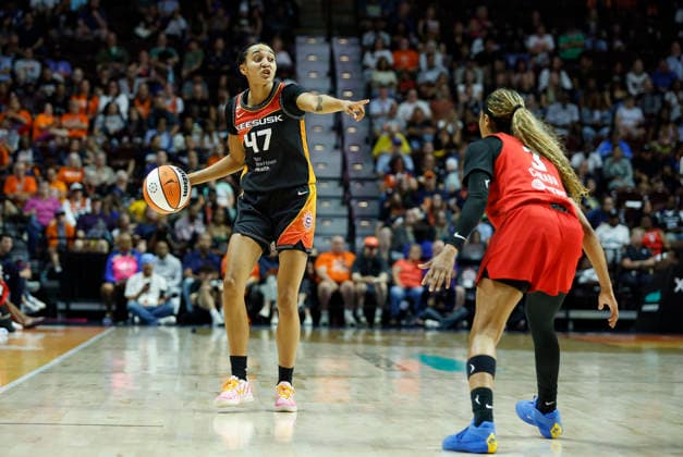 UNCASVILLE, CT - AUGUST 13: Leila Lacan 47 of the Connecticut Sun reacts while defended by Jordin Canada 3 of the Atlanta Dream during the WNBA, Basketball Damen, USA game between Atlanta Dream and Connecticut Sun on August 13, 2026, at Mohegan Sun Arena in Uncasville, CT. (Photo by M. Anthony Nesmith Icon Sportswire) WNBA: AUG 13 Atlanta Dream at Connecticut Sun EDITORIAL USE ONLY Icon26081315