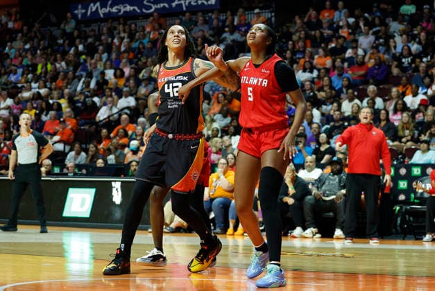 UNCASVILLE, CT - AUGUST 13: Brittney Griner 42 of the Connecticut Sun and Angel Reese 5 of the Atlanta Dream in action during the WNBA, Basketball Damen, USA game between Atlanta Dream and Connecticut Sun on August 13, 2026, at Mohegan Sun Arena in Uncasville, CT. (Photo by M. Anthony Nesmith Icon Sportswire) WNBA: AUG 13 Atlanta Dream at Connecticut Sun EDITORIAL USE ONLY Icon26081316